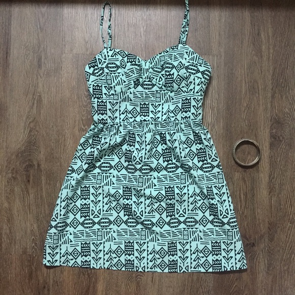 Forever 21 Dresses & Skirts - Forever 21 Mint Green Tribal Print Dress Sz Small